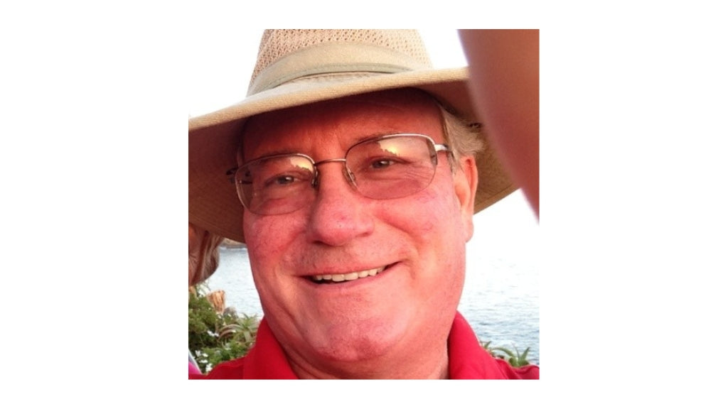 Steve, retired engineer in California, wears his favorite timepieces and monitors his heart thanks to Smartlet