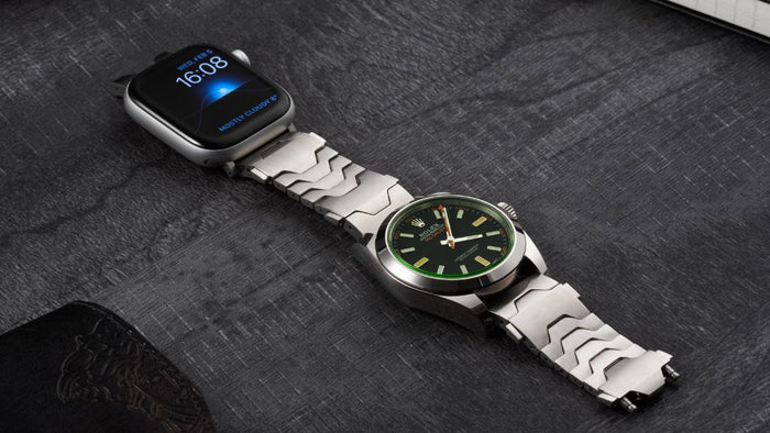 Smartlet One Classic bracelet in hand-brushed stainless steel