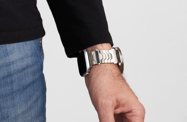 Smartlet Classic adapter installed between Hamilton Khaki Field lugs with Apple Watch attached on a canvas strap